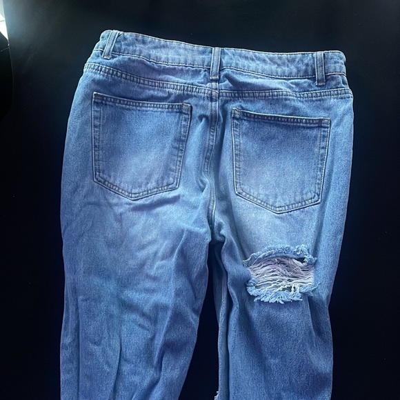 BOYFRIEND RIPPED JEANS - Picture 3 of 4